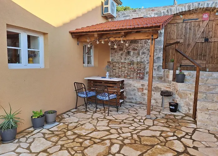 Holiday House \